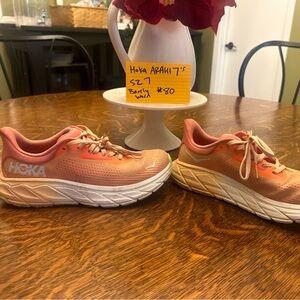 Hoka Arahi 7